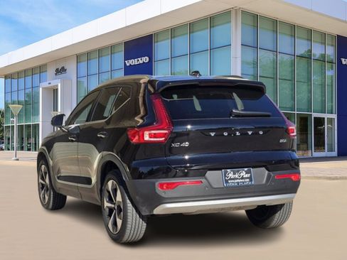 Used 2025 Volvo XC40 B5 Core image 4