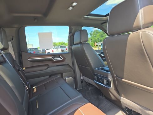 Used 2024 GMC Sierra 1500 Denali w/ Technology Package AWD/4WD image 16