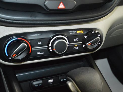 Used 2025 Kia Soul LX FWD image 27