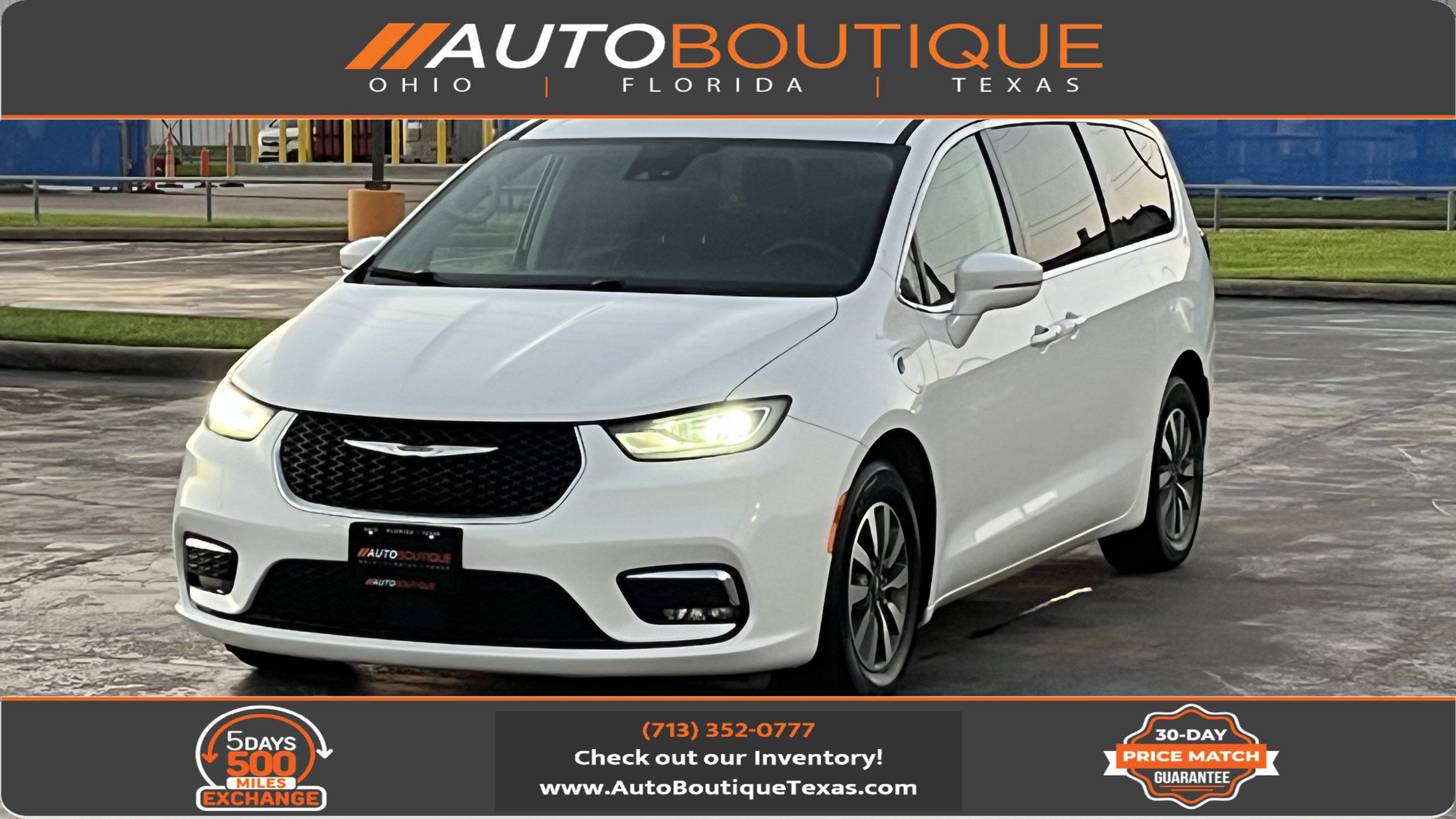 Used 2022 Chrysler Pacifica Touring-L FWD image 1