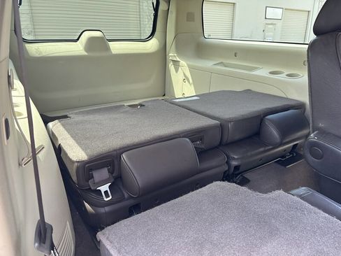 Used 2011 Cadillac Escalade ESV Platinum AWD/4WD image 31