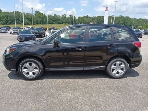 Used 2018 Subaru Forester 2.5i AWD/4WD image 6