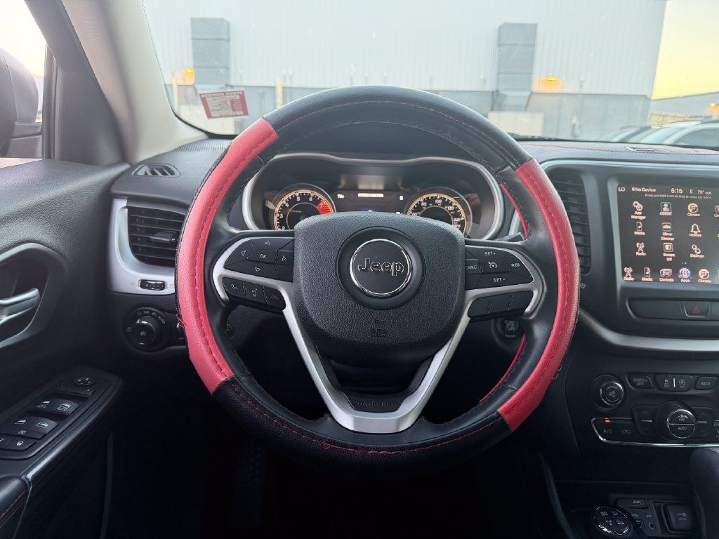 Used 2016 Jeep Cherokee Trailhawk w/ Comfort/Convenience Group AWD/4WD image 8