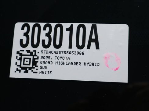 Used 2025 Toyota Grand Highlander AWD Hybrid image 32