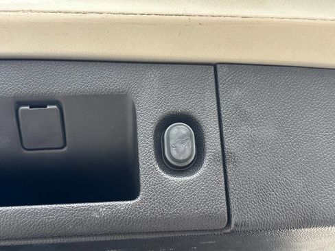 Used 2016 Chevrolet Suburban LT image 39