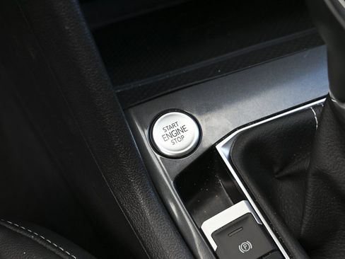 Used 2024 Volkswagen Tiguan SE image 32