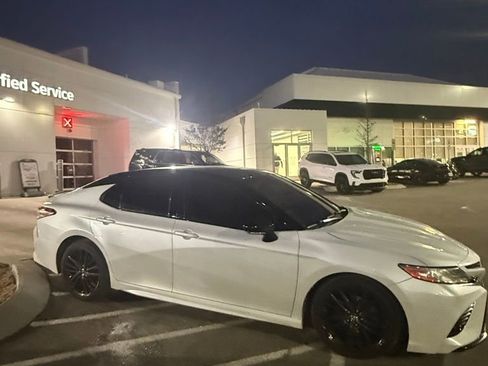 Used 2018 Toyota Camry XSE image 7