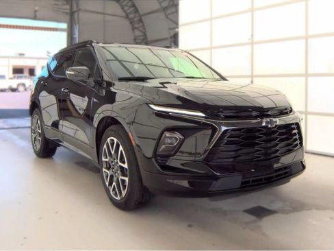 Used 2025 Chevrolet Blazer RS FWD image 2