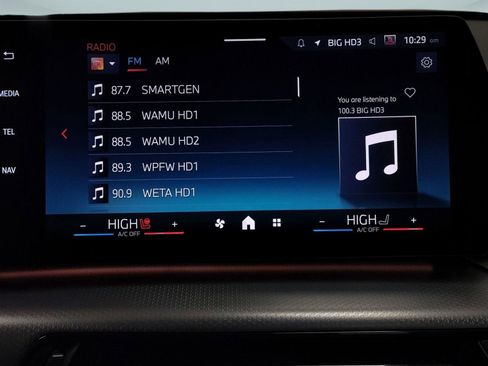 Certified 2025 BMW X1 M35i w/ Premium Package image 21