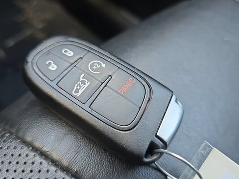Used 2019 Jeep Cherokee Limited FWD image 30