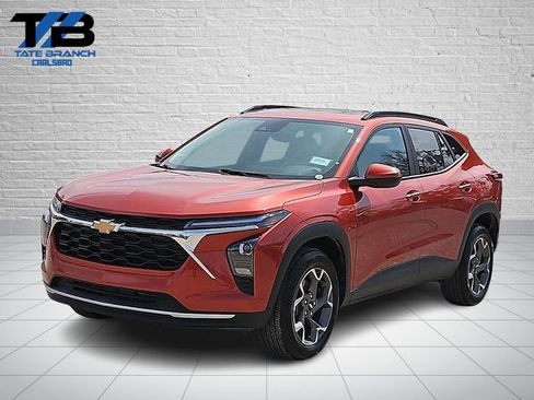 Used 2024 Chevrolet Trax LT w/ Sunroof Package image 1