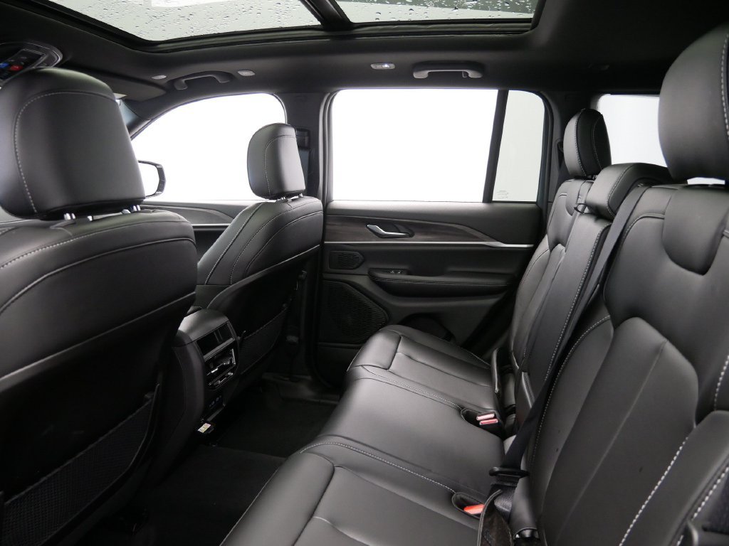 New 2027 Jeep Grand Cherokee Limited AWD/4WD image 13