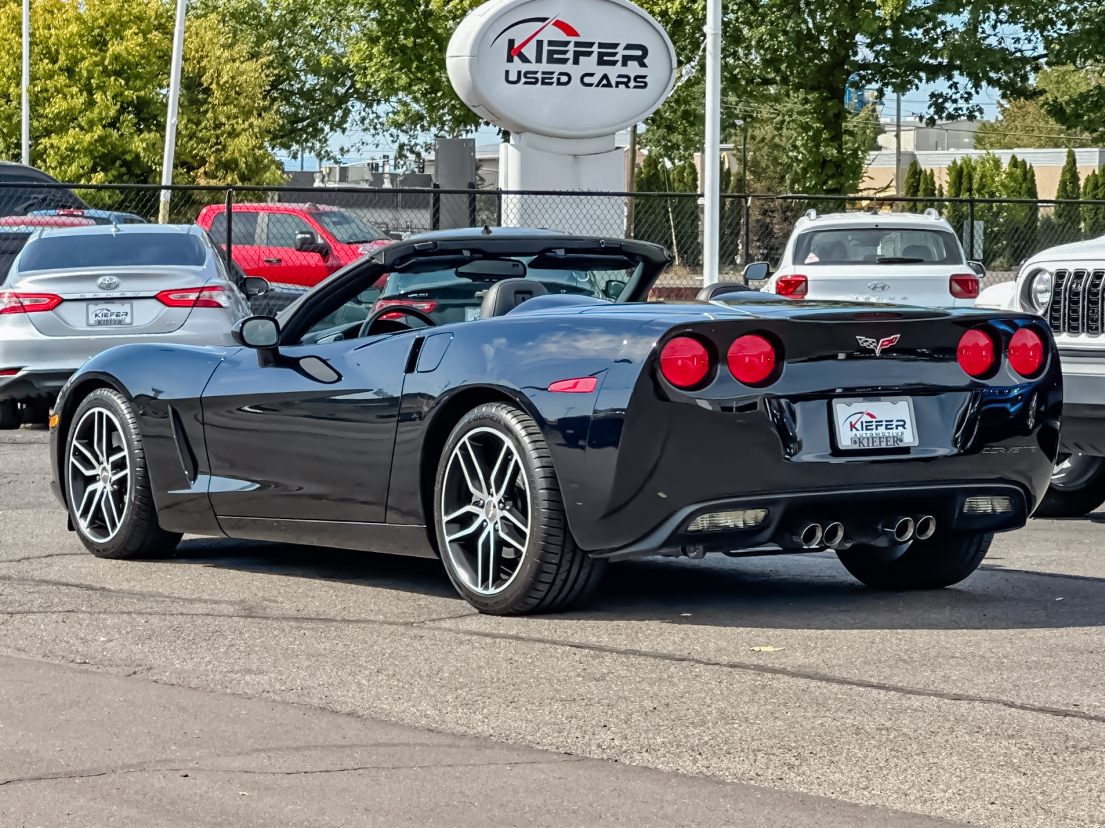 Used 2005 Chevrolet Corvette Convertible w/ Preferred Equipment Group RWD image 6