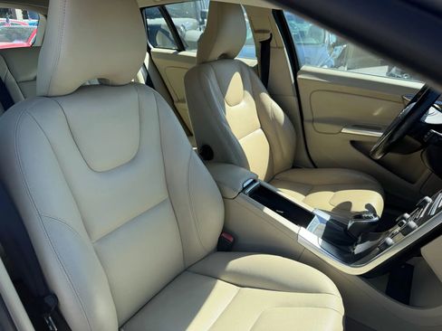 Used 2015 Volvo V60 T5 Premier image 8