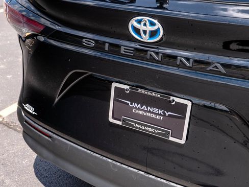 Used 2024 Toyota Sienna LE w/ LE Plus Package AWD/4WD image 13