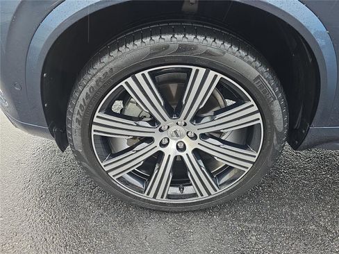 Used 2024 Volvo XC90 B5 Plus w/ Protection Package Premier AWD/4WD image 4