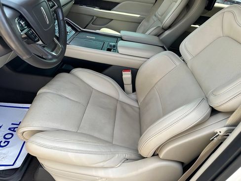 Used 2018 Lincoln Navigator Reserve w/ Technology Package AWD/4WD image 17