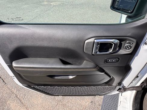 Used 2025 Jeep Wrangler Unlimited Sahara AWD/4WD image 10