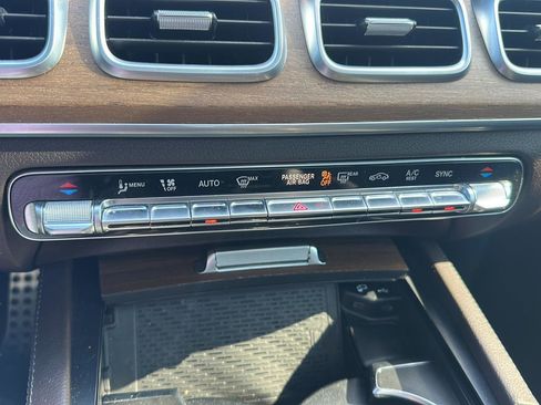 Used 2022 Mercedes-Benz GLS 450 4MATIC image 16