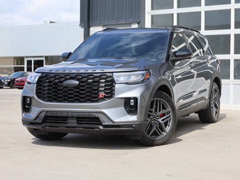Used 2025 Ford Explorer ST AWD/4WD image 3