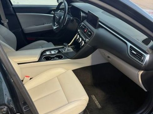 Used 2023 Genesis G70 2.0T image 9