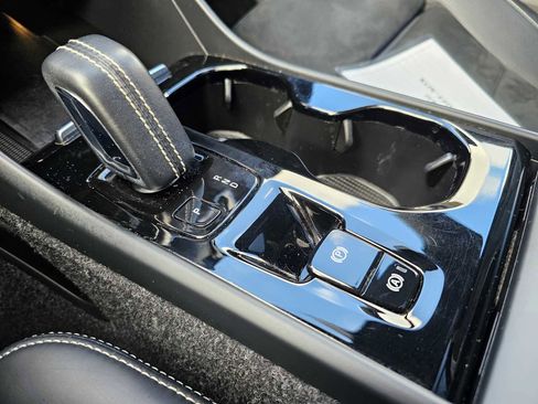 Used 2020 Volvo XC40 T5 R-Design w/ Protection Package image 37