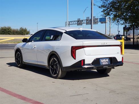 New 2025 Kia K4 GT-Line image 3