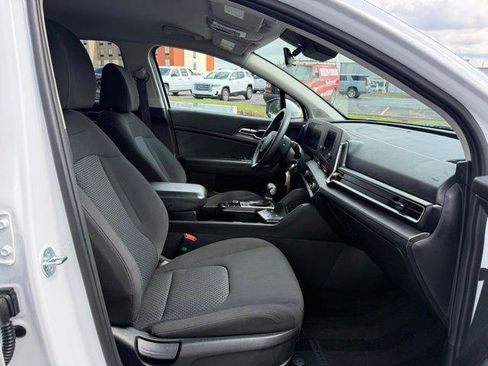 Used 2025 Kia Sportage LX AWD/4WD image 3