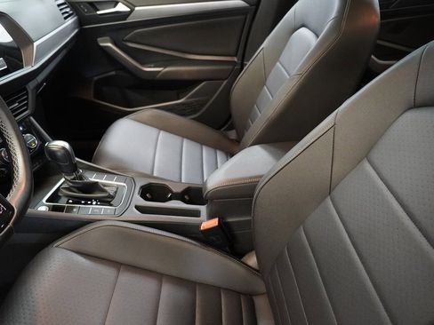 Used 2021 Volkswagen Jetta SE w/ SE Cold Weather Package image 7