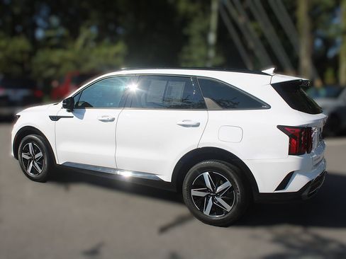Certified 2023 Kia Sorento S w/ Panoramic Sunroof Package FWD image 6