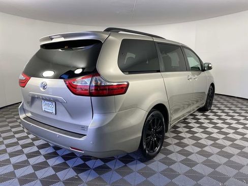 Used 2017 Toyota Sienna XLE w/ XLE Navigation Package AWD/4WD image 9
