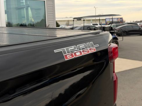 Used 2019 Chevrolet Silverado 1500 Custom Trail Boss image 40