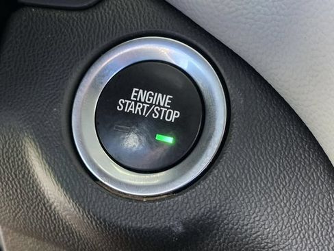 Used 2020 Chevrolet Equinox LS w/ LS Convenience Package FWD image 17