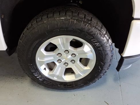 Used 2018 Chevrolet Silverado 1500 LT w/ All Star Edition AWD/4WD image 9
