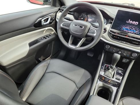 Used 2024 Jeep Compass Limited image 15