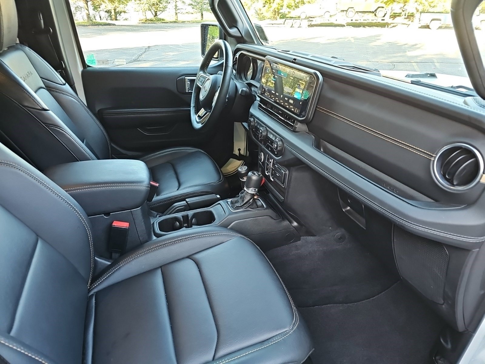 Used 2024 Jeep Wrangler Unlimited Sahara AWD/4WD image 10
