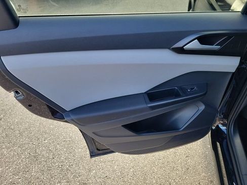 Certified 2023 Volkswagen Taos SE w/ Panoramic Sunroof Package FWD image 8