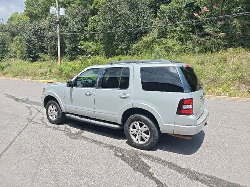 Used 2010 Ford Explorer XLT RWD image 4