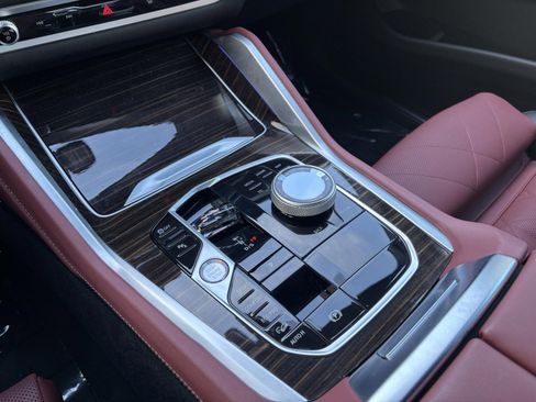 Used 2025 BMW X6 xDrive40i w/ Executive Package image 12