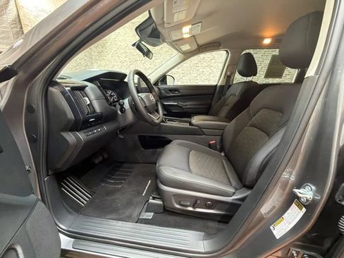 Used 2026 Nissan Pathfinder SV FWD image 22