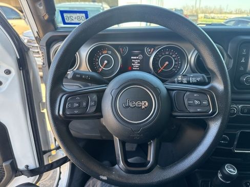 Used 2018 Jeep Wrangler Unlimited Sport image 9