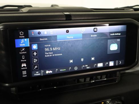 Used 2025 Jeep Wrangler Sport AWD/4WD image 24