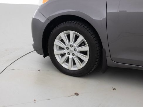 Used 2014 Toyota Sienna XLE AWD/4WD image 18