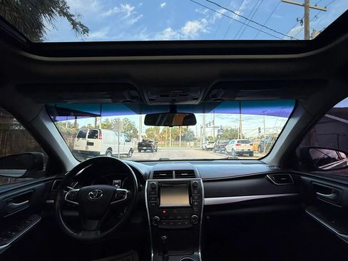 Used 2015 Toyota Camry SE w/ Moonroof Package FWD image 11