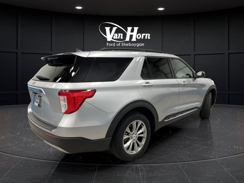 Used 2023 Ford Explorer XLT w/ Equipment Group 202A AWD/4WD image 7