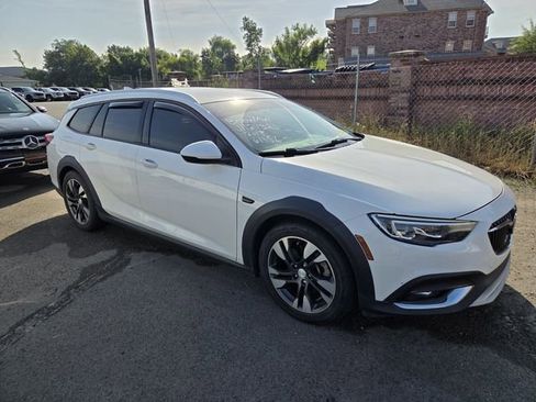Used 2018 Buick Regal Preferred w/ Sights and Sounds Package AWD/4WD image 2