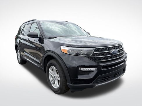 Used 2024 Ford Explorer XLT w/ Equipment Group 202A AWD/4WD image 3