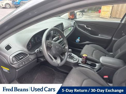 Used 2019 Hyundai Elantra GT FWD image 11