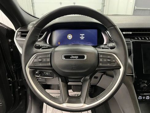 Used 2023 Jeep Grand Cherokee Altitude image 13