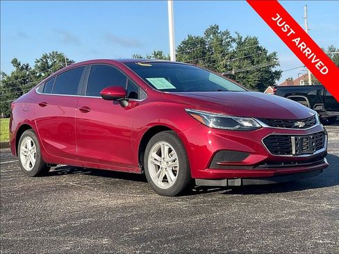 Used 2017 Chevrolet Cruze LT w/ Convenience Package FWD image 1